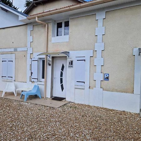 08 - Tres Joli Studio Tout Equipe Avec Parking Privatif Gratuit, Grand Fourgon Possible, Tout Le Linge De Maison Est Fourni Razac-sur-l'Isle ภายนอก รูปภาพ