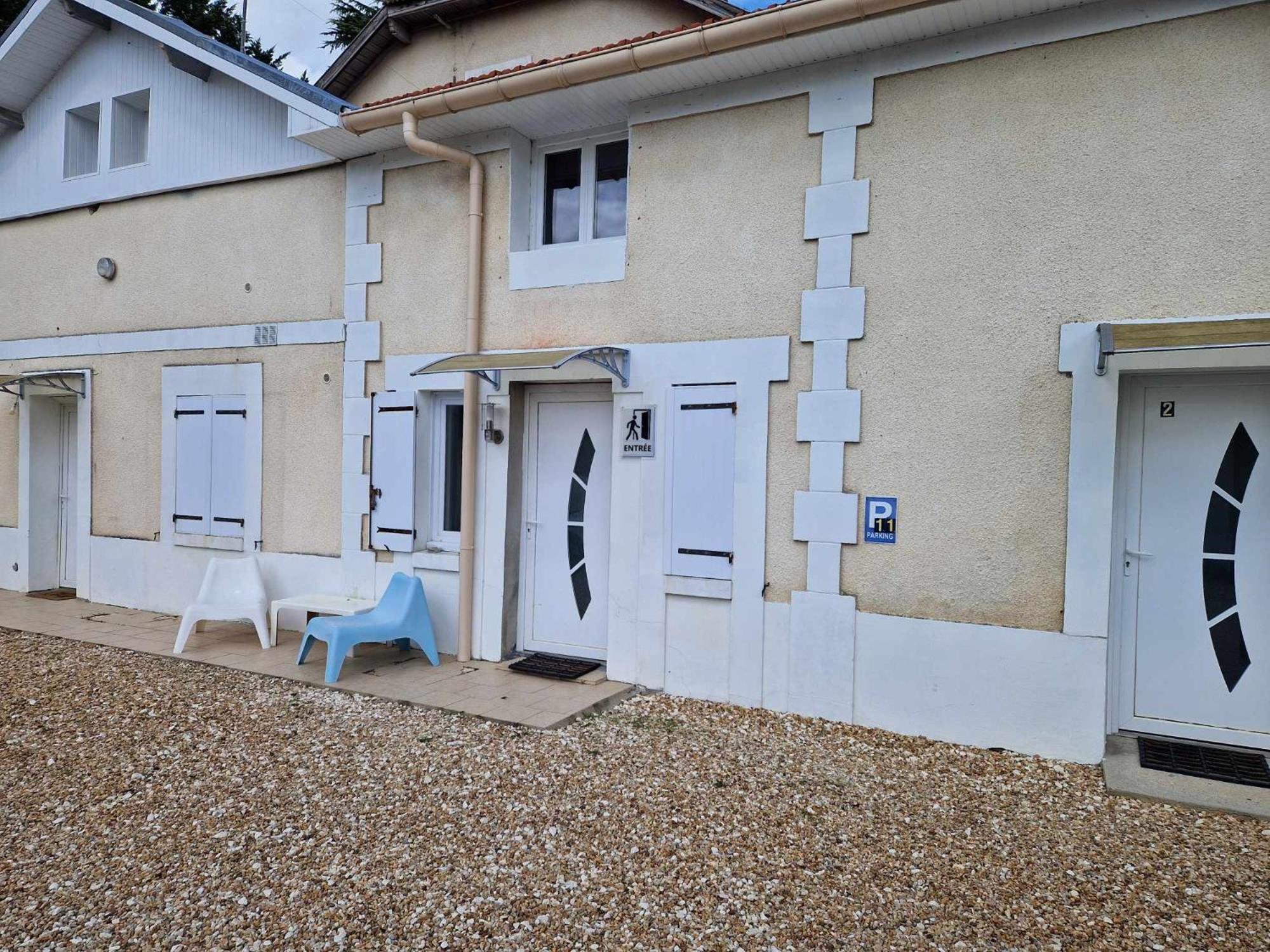08 - Tres Joli Studio Tout Equipe Avec Parking Privatif Gratuit, Grand Fourgon Possible, Tout Le Linge De Maison Est Fourni Razac-sur-l'Isle ภายนอก รูปภาพ