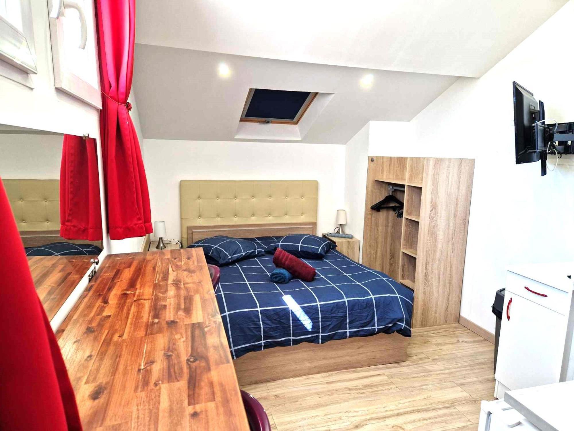 08 - Tres Joli Studio Tout Equipe Avec Parking Privatif Gratuit, Grand Fourgon Possible, Tout Le Linge De Maison Est Fourni Razac-sur-l'Isle ภายนอก รูปภาพ